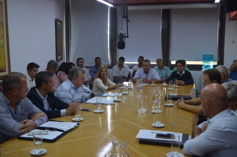 Diputados piden que alguien del ejecutivo de detalles sobre la Ley de Agroquímicos