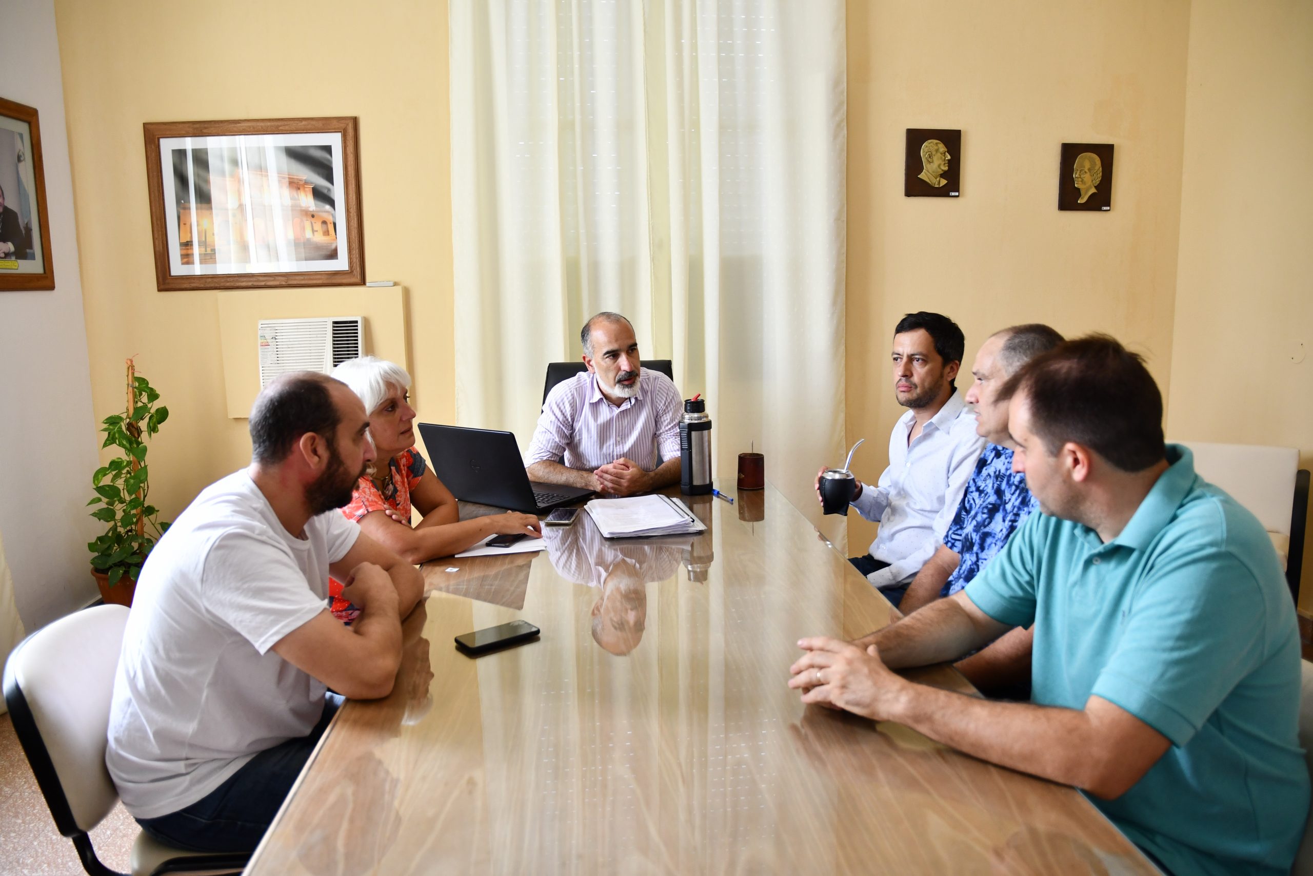 El vice intendente, Daniel López, se reunió con referentes del club Ferro Carril Oeste