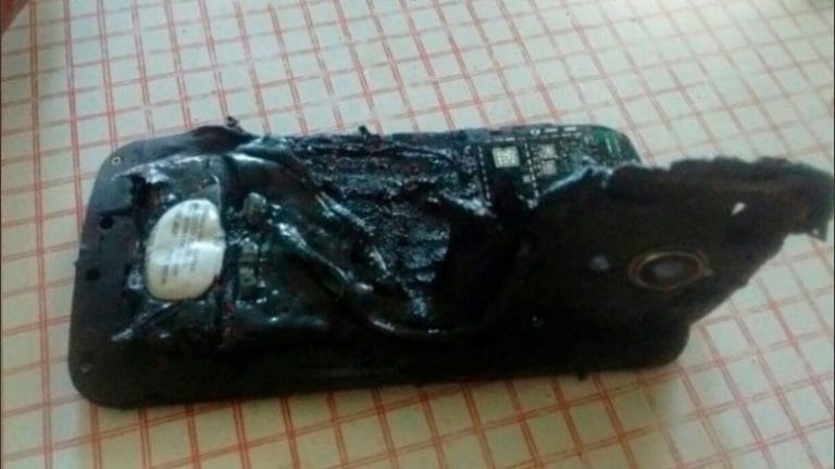 Córdoba: Le explotó el celular mientras dormía y sufrió varias quemaduras