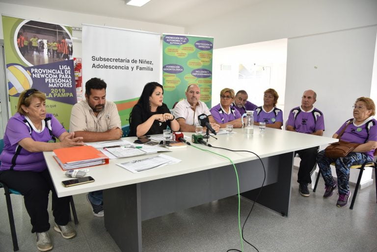 Mujeres mayores serán parte de la Liga Newcom: “Nuestra política deportiva es apoyar estas iniciativas”