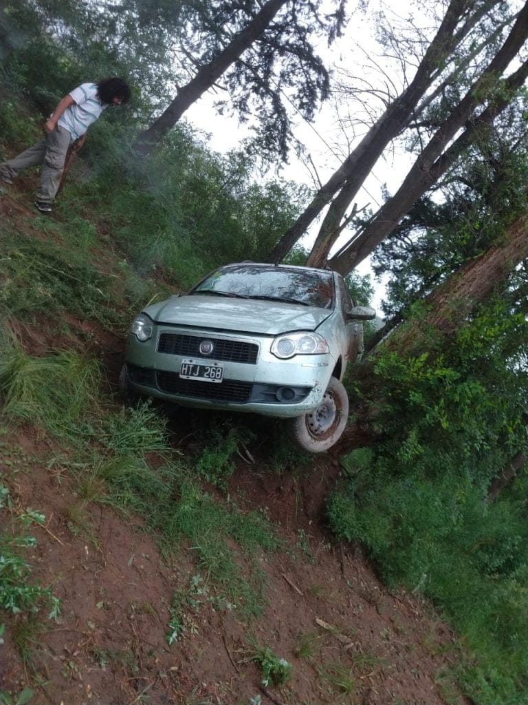 Un auto se despistó en la ruta 188, frente al cementerio de Rancul