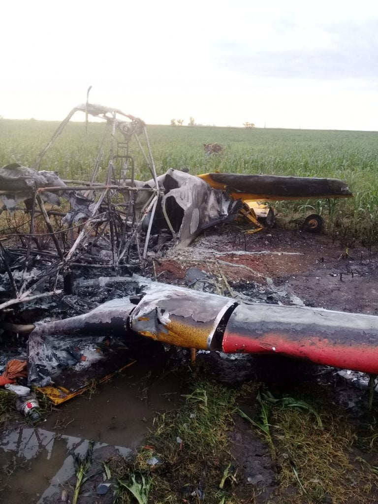 Se le prendió fuego el motor del avión en vuelo, aterrizó de emergencia y salvó su vida de milagro