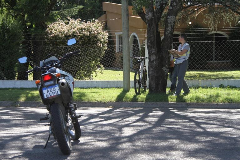 Automovilista chocó a una ciclista y se dio a la fuga