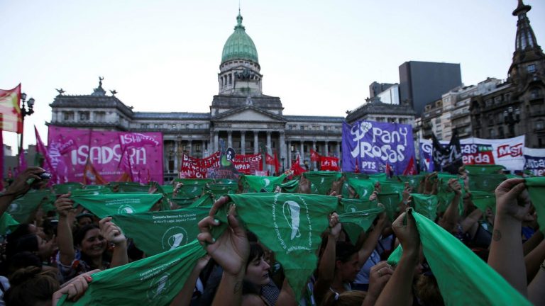 Postergan el ingreso del proyecto del aborto legal al Congreso por la “máxima alerta sanitaria”