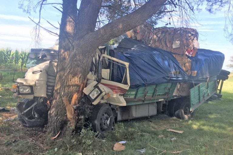 Tragedia en Ruta Nacional 5: Murió el conductor de un camión que chocó violentamente contra un árbol cerca de Catriló