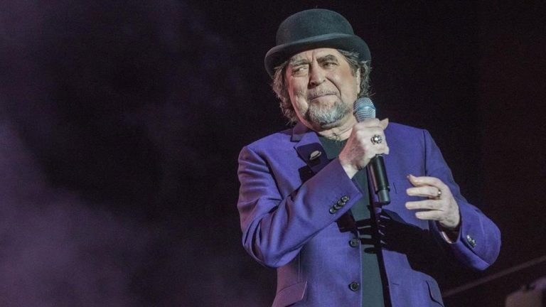 Operaron de urgencia a Joaquín Sabina por un derrame cerebral tras su caída desde un escenario