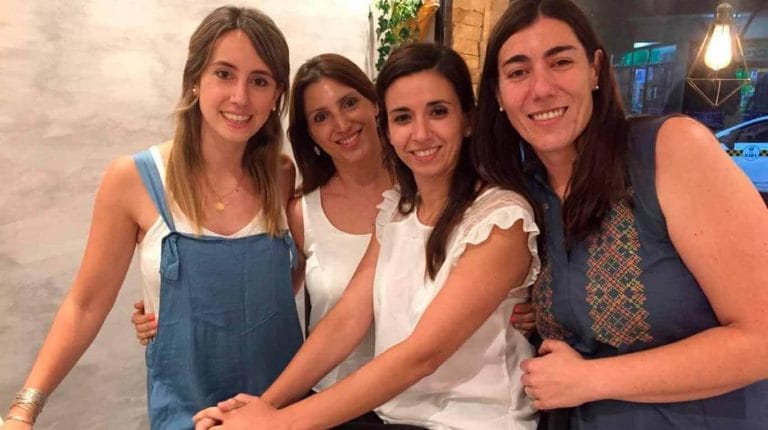 Los cascos fríos: la idea que nació en Tucumán y hace posible atravesar la quimioterapia sin perder el pelo