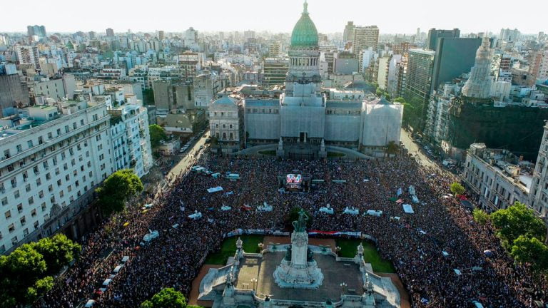 Multitudinaria marcha y desgarrador mensaje de la mamá de Fernando en el Congreso: “Él era mi vida, quiero justicia”