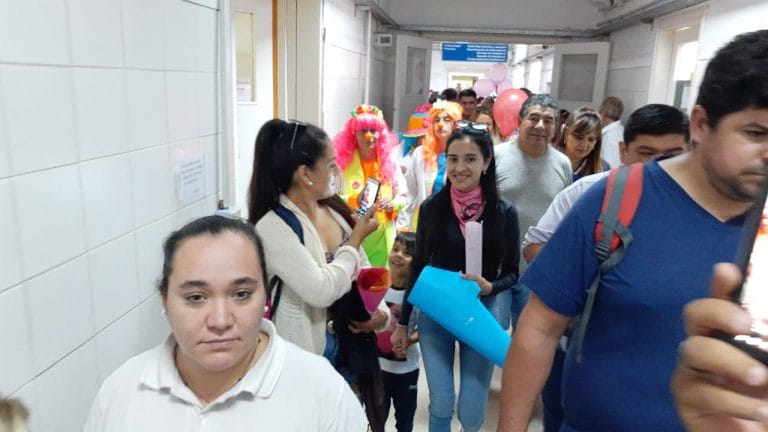 [VIDEO] Con una hermosa sonrisa, Nadia Lucero volvió a su hogar acompañada de familiares y amigos