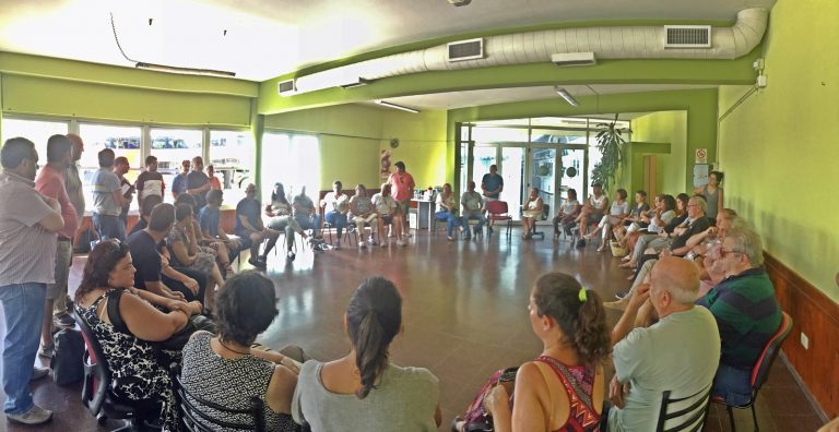 Vecinos del barrio “Los Horneros” se reunieron con la intendenta y pidieron por los servicios de cordón cuneta, agua potable y cloacas