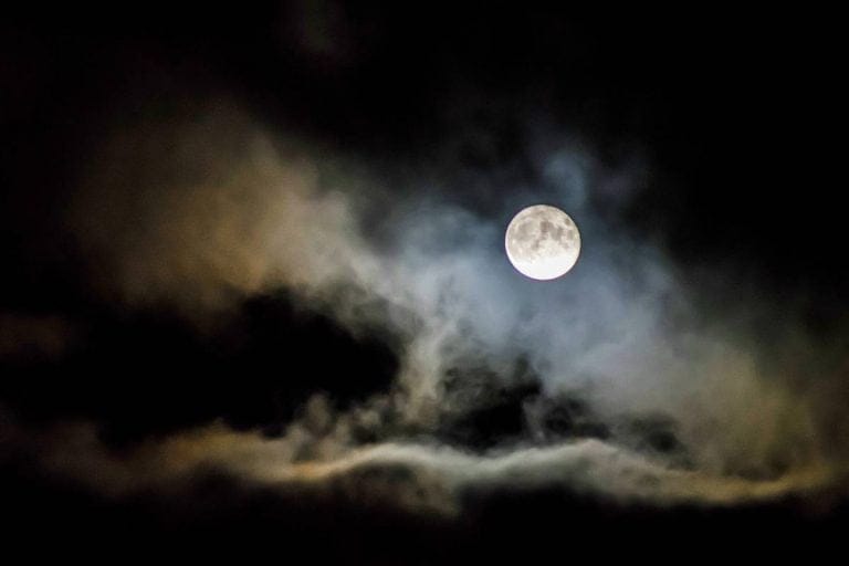 Este domingo se verá la superluna de nieve: Será la más blanca y brillante del año