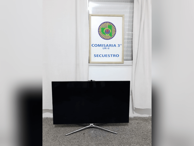 Personal de Comisaría Tercera recuperó un televisor de alta gama que había sido robado por un hombre acompañado de un menor