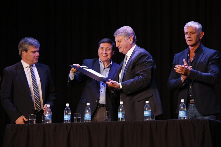Plan Nacional Argentina contra el Hambre: “estamos yendo a una generación de chicos petisos y obesos, por malnutrición”, afirmó el ministro Arroyo