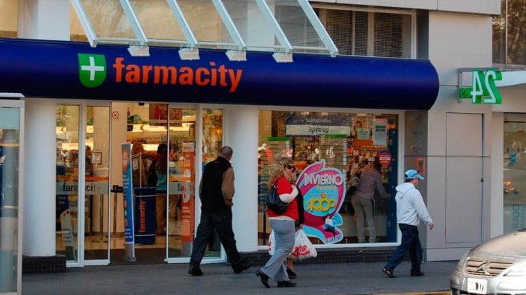 Inspección de la AFIP detectó 9 mil frascos de alcohol en gel stockeados en el depósito de una cadena de farmacias