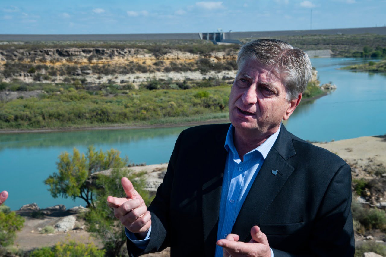 Sergio Ziliotto anunció que se agregarán mil hectáreas “bajo riego” en la planicie Curacó: “El desafío es construir bodegas aquí”