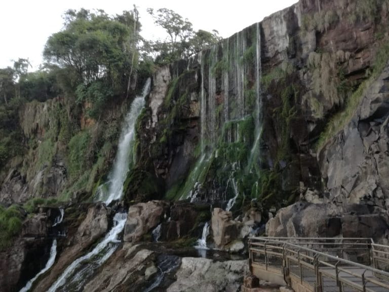 Bajó drásticamente el caudal de agua en las Cataratas del Iguazú