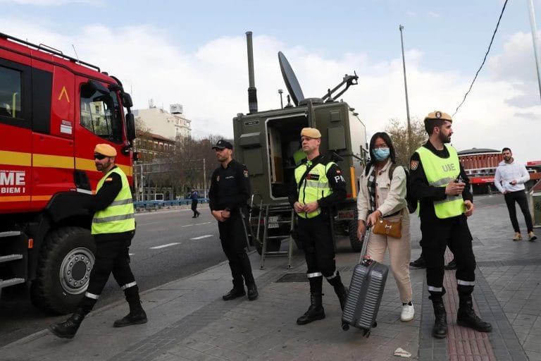 España militariza las calles y aumentan los muertos por el coronavirus