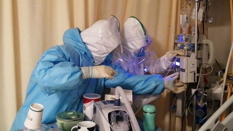 Coronavirus: Mendoza anunció la reducción de sueldos de funcionarios para comprar insumos sanitarios