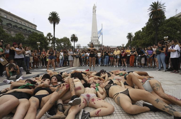Enorme marcha de mujeres frente al Congreso: Marea verde, pedido por el aborto y reclamos a la Justicia “machista”