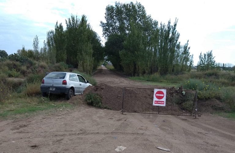 Macachín: Rompió la cuarentena, quiso pasar por un bloqueo, quedó encajado y fue detenido