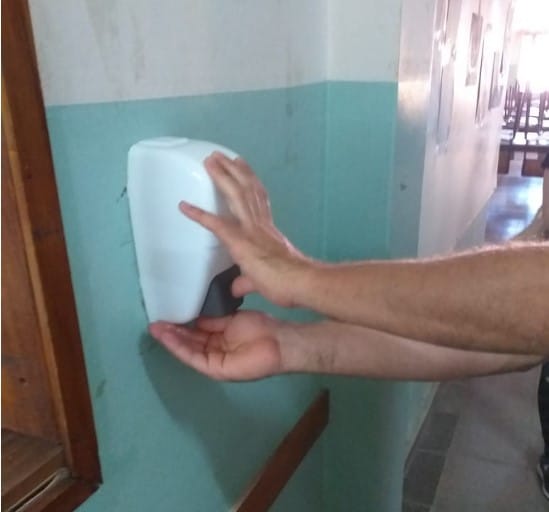 Empezaron a elaborar alcohol en gel para uso de la Universidad de La Pampa