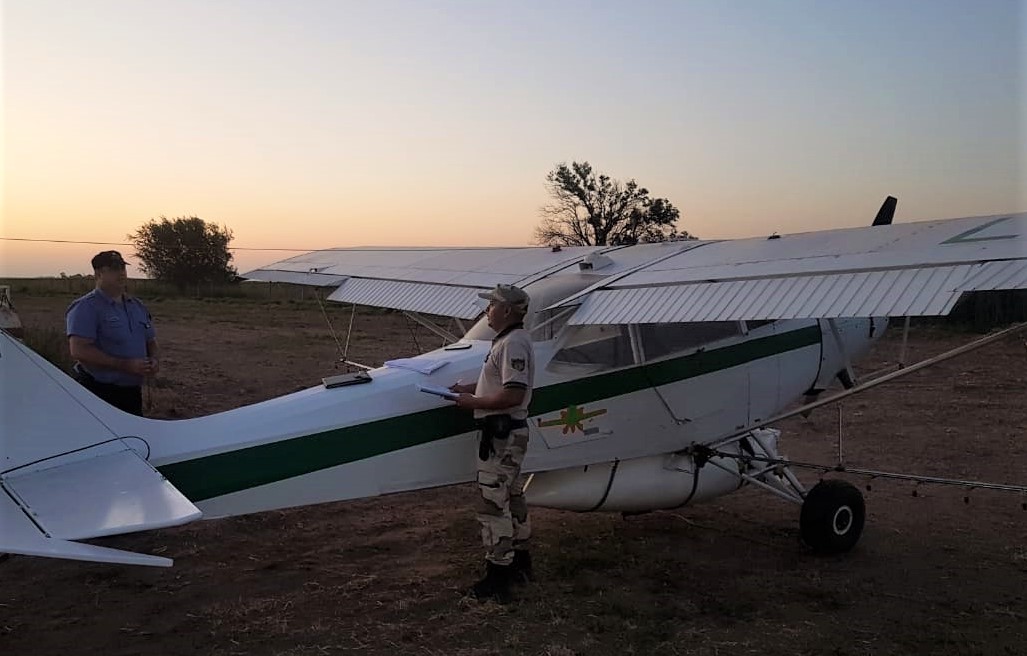 Detectan un avión fumigador que intentaba trabajar en La Pampa sin autorización