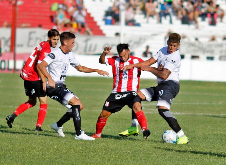 Liga Pampeana: Costa Brava le ganó a Rácing de Castex