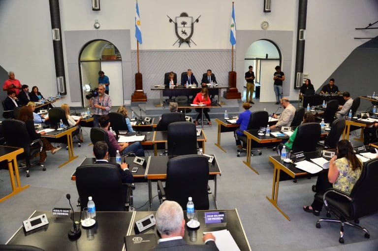 Durante una sesión especial, la Cámara de Diputados adhirió al decreto provincial de “Máxima alerta sanitaria”