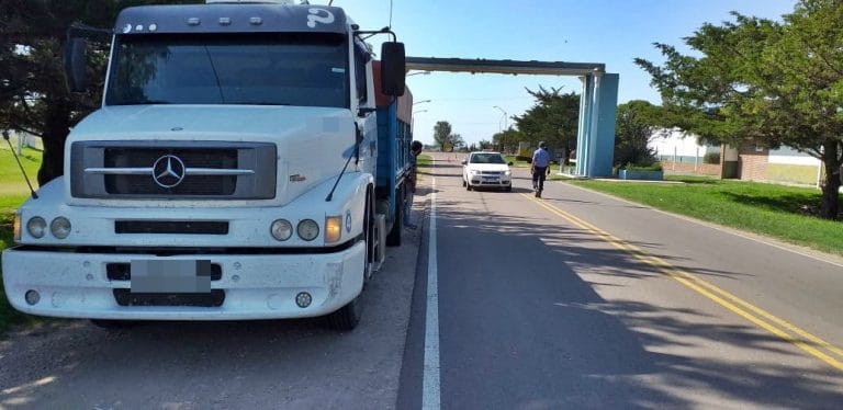 La Policía detectó dos camiones que querían ingresar a La Pampa de forma “irregular”, uno venía de América y otro de Huinca Renancó: Ambos tuvieron que regresar escoltados