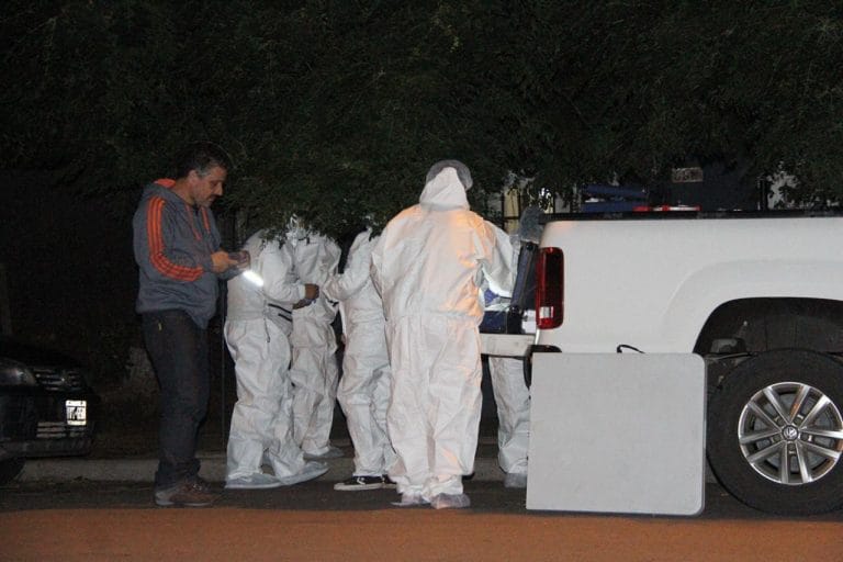 Detienen a dos personas y realizan un allanamiento a 100 metros de la casa del odontólogo asesinado
