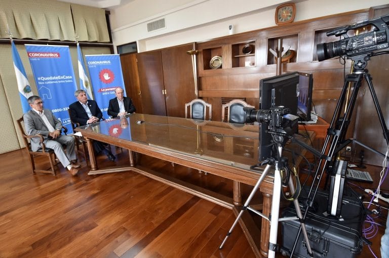 Zilioto piensa en una cuarentena comunitaria en 19 pueblos con menos de 500 habitantes y en volver a clases, pero con menos chicos en las aulas