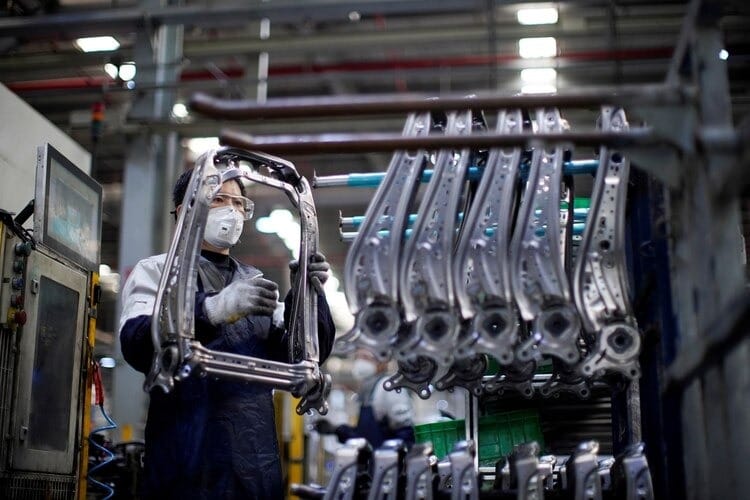 Como en tiempos de guerra: tres gigantes automotrices se ofrecen para fabricar respiradores