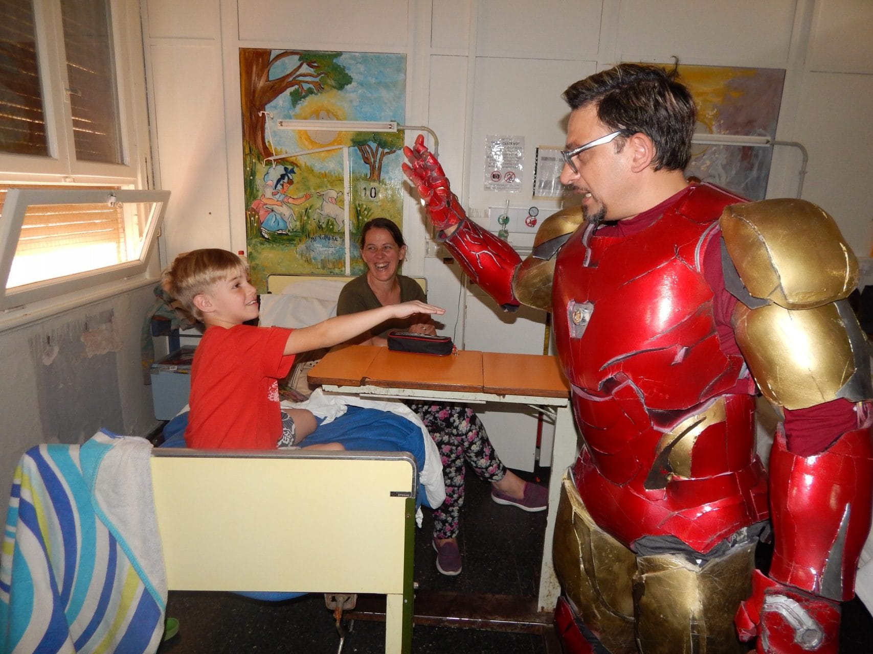 Iron Man junto al Hospital Gobernador Centeno enviaron un valioso mensaje para que los niños se cuiden del Coronavirus