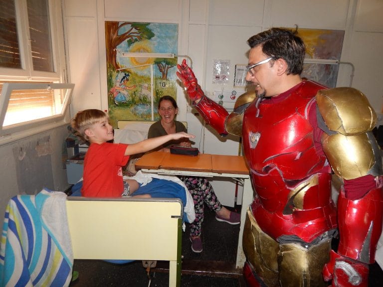 Iron Man junto al Hospital Gobernador Centeno enviaron un valioso mensaje para que los niños se cuiden del Coronavirus