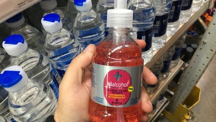 Ordenan retrotraer los precios del alcohol en gel al 15 de febrero y garantizar su abastecimiento