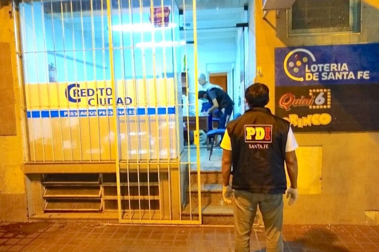 Detienen al dueño de una financiera santafesina que se quedaba con las tarjetas de la Asignación Universal por Hijo de sus clientes