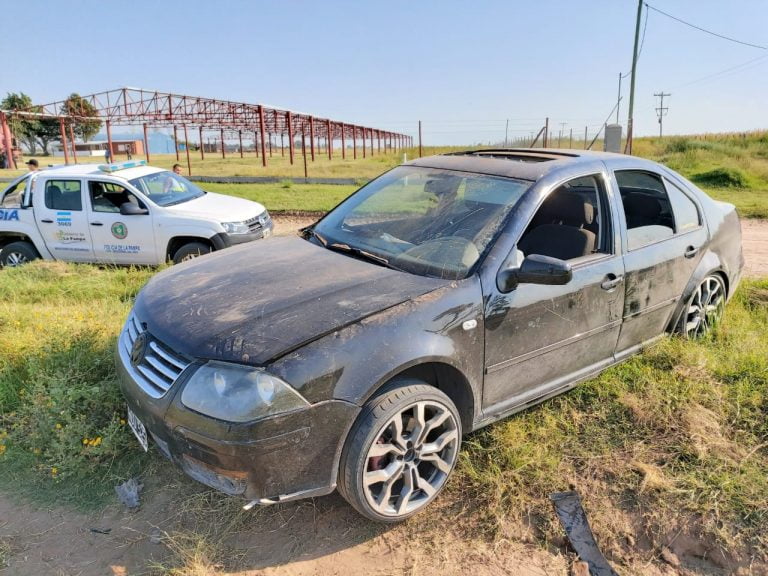 Un auto se despistó camino a la laguna: dos jóvenes fueron trasladados por el SEM