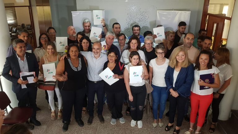 Alonso encabezó un acto en el cual se entregaron 15 microcréditos por más de 1 millón 500 mil pesos