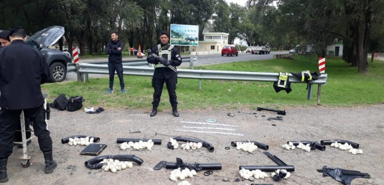 LA PAMPA: encontraron casi 13 kilos de cocaína escondidos en las barandas antivuelco de una camioneta