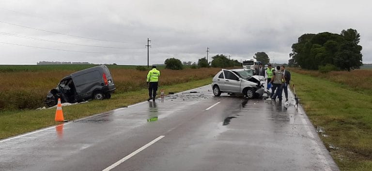 Accidente fatal: Dos muertos tras chocar dos vehículos de frente en ruta provincial 1