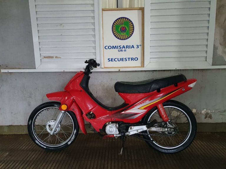 Comisaría Tercera recuperó una moto y un celular robado a un empleado del CERET