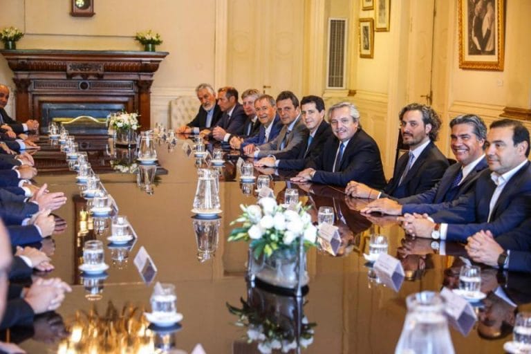 Por posible cuarentena obligatoria en todo el país, Ziliotto viaja a Buenos Aires para reunirse con el presidente y gobernadores