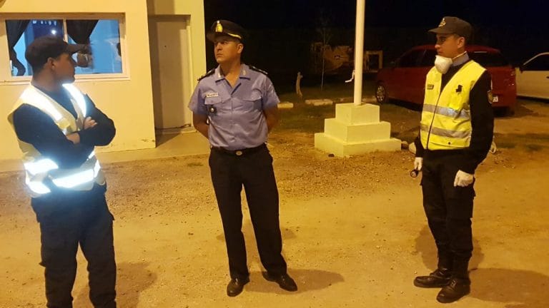 “Muy poco tránsito de vehículos en ruta y se activó el protocolo con una familia de Realicó que llegó  desde el exterior”, dijo el comisario mayor Roberto Avila subjefe de la UR II