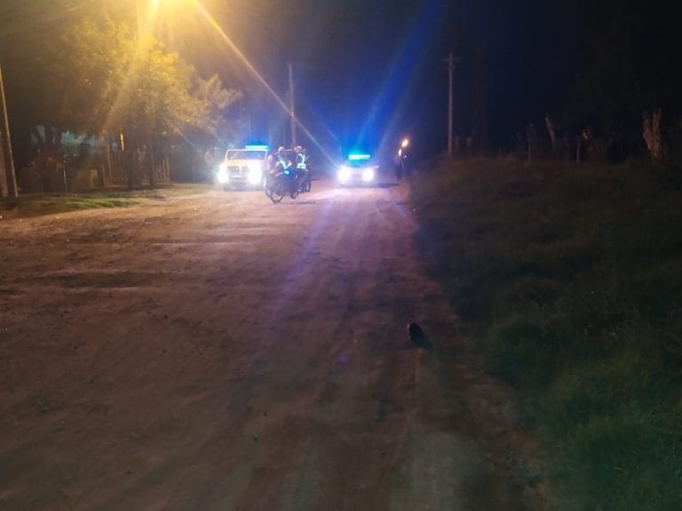 Eduardo Castex: Arrojan aceite caliente a un hombre en el torso y los agresores arremetieron contra el personal policial