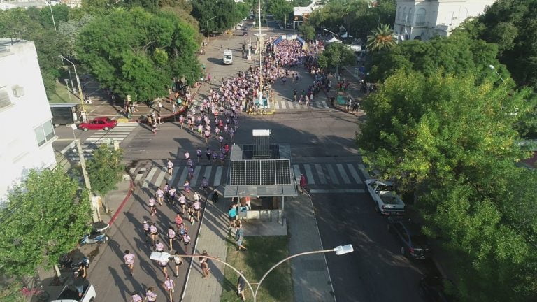 Con alrededor de mil corredoras hubo participación récord en “La Correcaminata de la Mujer”