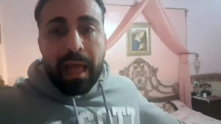 Un actor italiano tiene coronavirus y está en cuarentena con el cuerpo de su hermana muerta