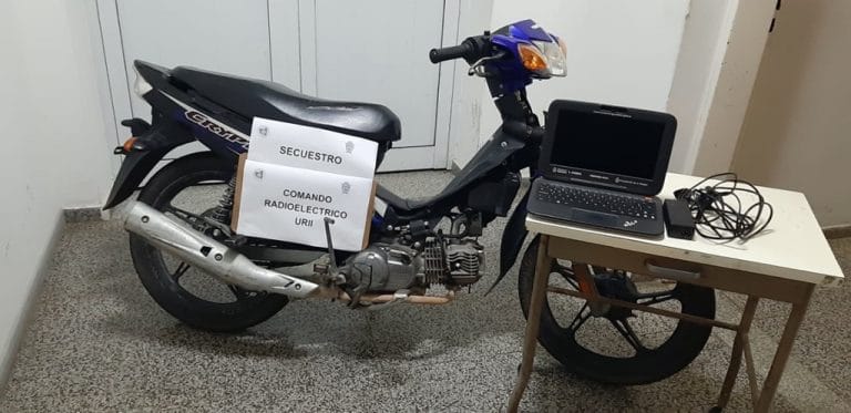 Violaron el aislamiento social y además andaban en una moto robada