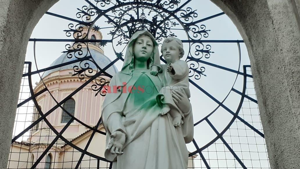 Salteños indignados: pintaron un pañuelo verde a la virgen de la Catedral en la marcha feminista 9M