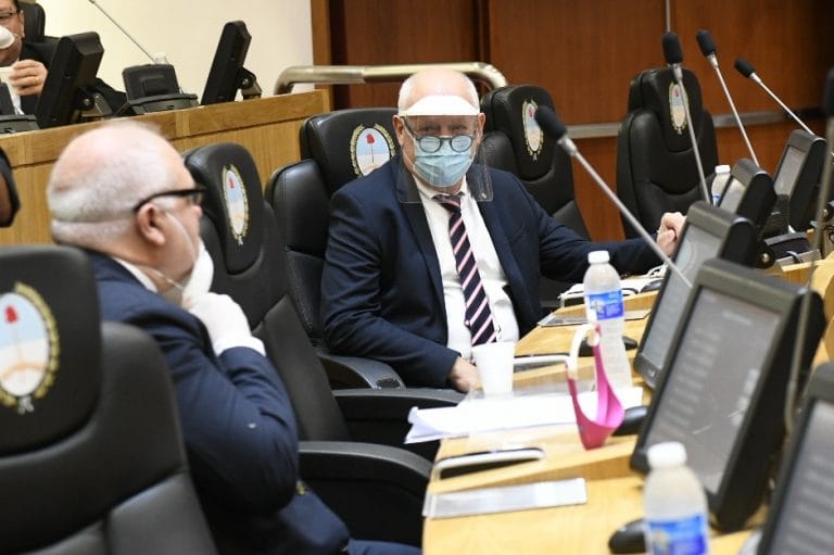 Escándalo en Tucumán: legisladores utilizaron “máscaras solidarias” que estaban destinadas al personal médico