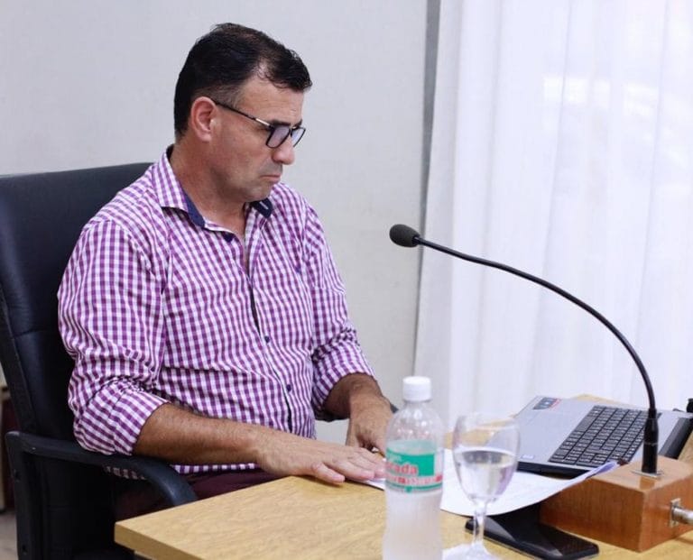 Concejal presentó un proyecto para reducir el sueldo en un 50% a funcionarios municipales